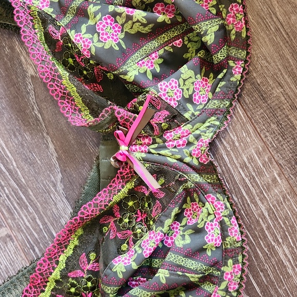 US 28H green and pink lace bra - Picture 3 of 6